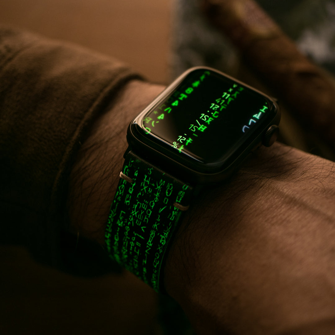 Matrix Fosforlu - Tek Kat Deri Apple Watch Kordon - Siyah - Leather Strap